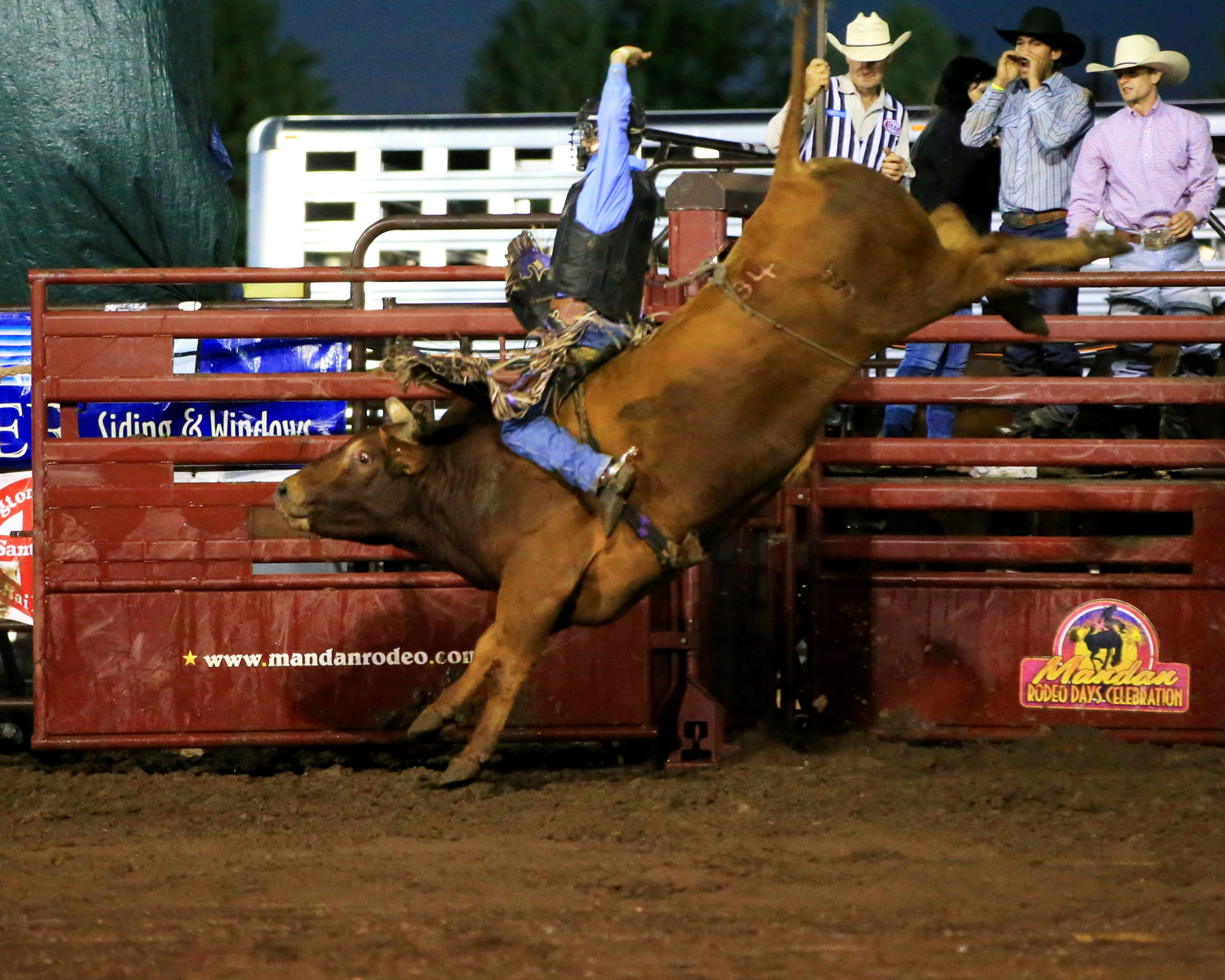 Bull Rider Weathers Storm for 91.5 points in Mandan, N.D.