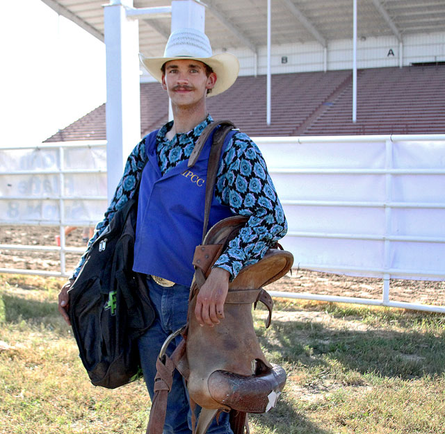 MMid-Plains saddle bronc rider receives NLD scholarship