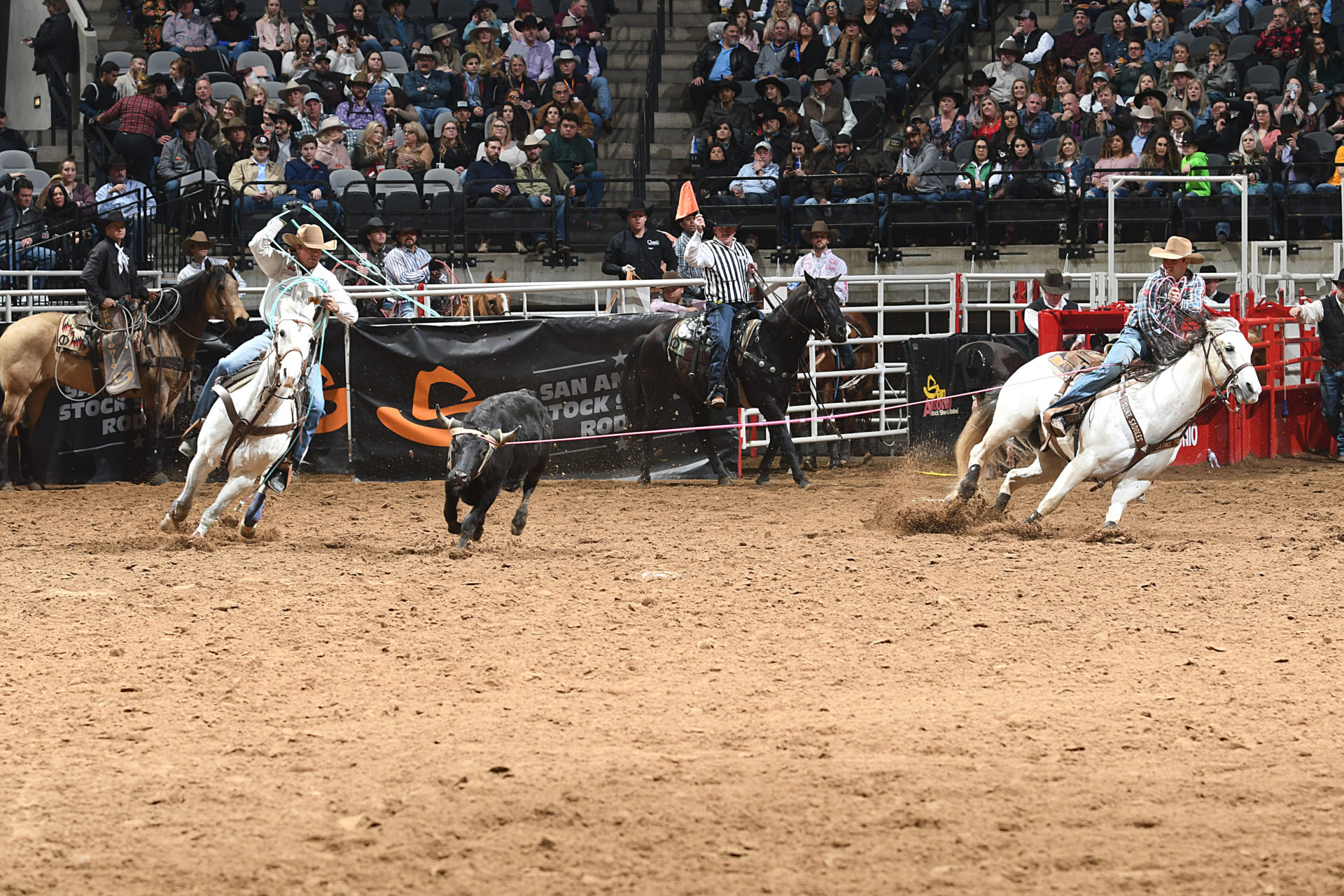 Contestants use last ditch effort to qualify for San Antonio Rodeo Finals
